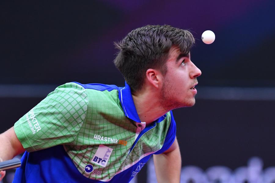 攻防两端的 攻防两端的